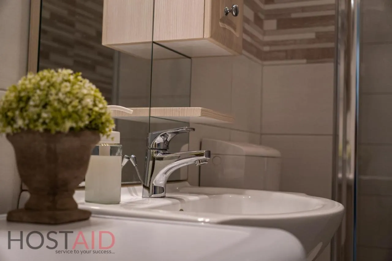 V68 Design Apartment - Hostaid Budapest 0*,